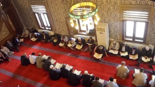 Van'da 14 Asırlık 'Mukabele' Geleneği Devam Ettiriliyor Van'da 14 Asırlık 'Mukabele' Geleneği Devam Ettiriliyor