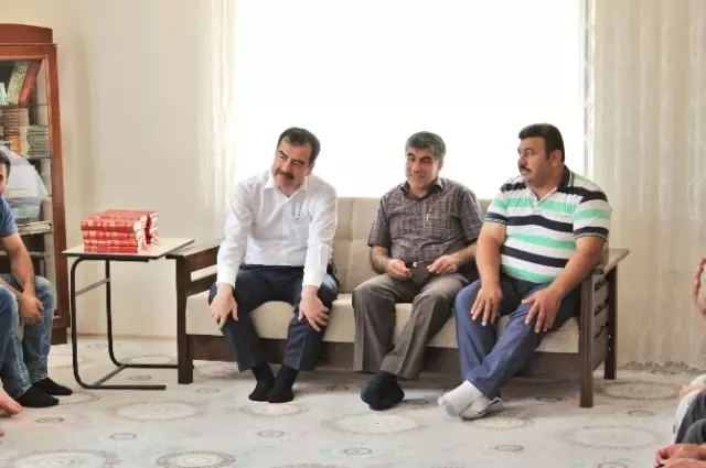 Suriyeliler Mehmet Erdem'den Okul İstedi Suriyeliler Mehmet Erdem'den Okul İstedi