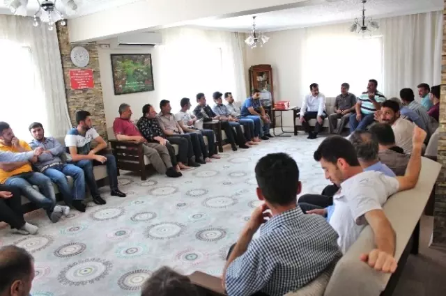 Suriyeliler Mehmet Erdem'den Okul İstedi Suriyeliler Mehmet Erdem'den Okul İstedi