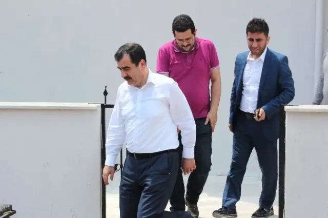 Suriyeliler Mehmet Erdem'den Okul İstedi Suriyeliler Mehmet Erdem'den Okul İstedi