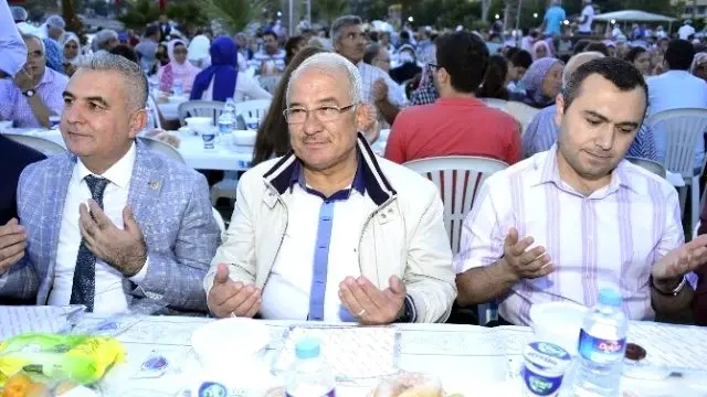 Büyükşehir Belediyesi, İlk İftar Sofrasını Aydıncık'ta Kurdu