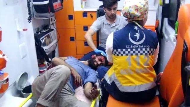 Şanlıurfa'da Türk ve Suriyeli Gençler Birbirine Girdi: 1 Yaralı 10 Gözaltı Şanlıurfa'da Türk ve Suriyeli Gençler Birbirine Girdi: 1 Yaralı 10 Gözaltı
