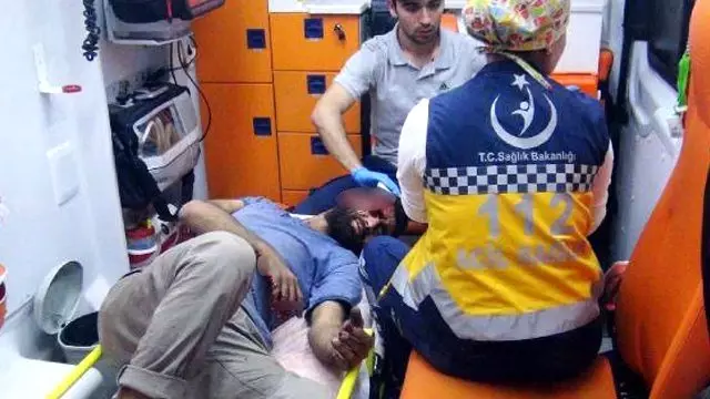 Şanlıurfa'da Türk ve Suriyeli Gençler Birbirine Girdi: 1 Yaralı 10 Gözaltı Şanlıurfa'da Türk ve Suriyeli Gençler Birbirine Girdi: 1 Yaralı 10 Gözaltı