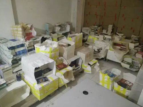 Kadın Korsan, 15 Bin Kitapla Yakalandı Kadın Korsan, 15 Bin Kitapla Yakalandı
