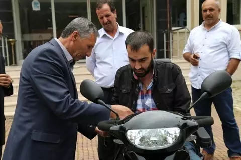 Güroymak Belediyesi'nden Engelli Vatandaşa Akülü Araç