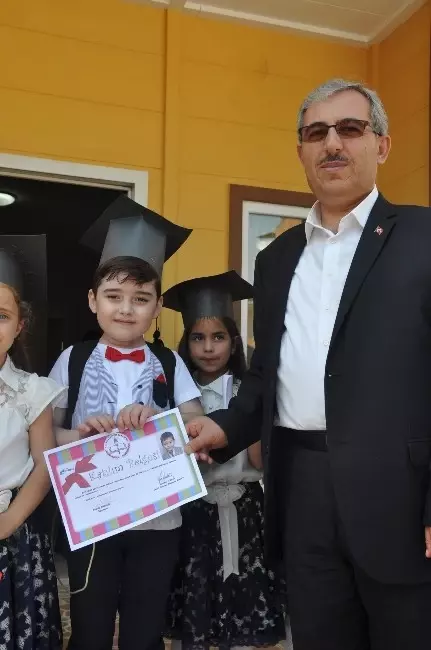 Cumhurbaşkanı Erdoğan'ın Sahip Çıktığı Kayra'nın Karne Sevinci Cumhurbaşkanı Erdoğan'ın Sahip Çıktığı Kayra'nın Karne Sevinci