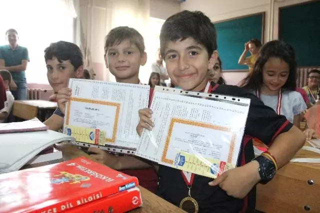 Edirne'de Öğrencilerin Karne Heyecanı