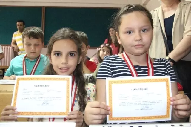 Edirne'de Öğrencilerin Karne Heyecanı