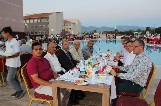 Kumluca'da Şehit Yakını ve Gazilere İftar Yemeği Kumluca'da Şehit Yakını ve Gazilere İftar Yemeği