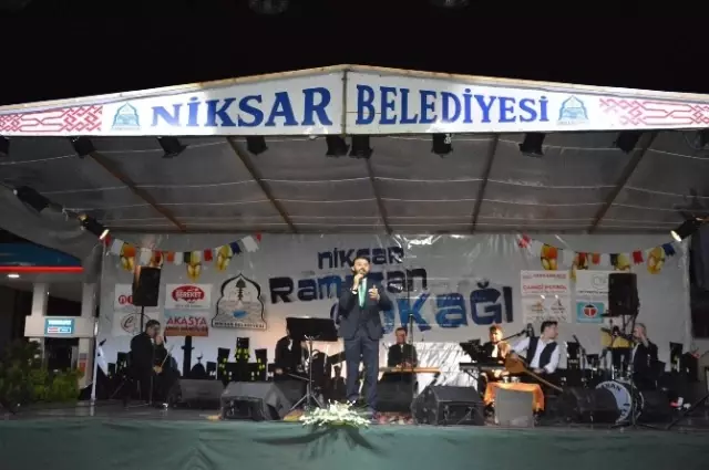 Niksar'da Bedirhan Gökçe Rüzgarı Esti Niksar'da Bedirhan Gökçe Rüzgarı Esti