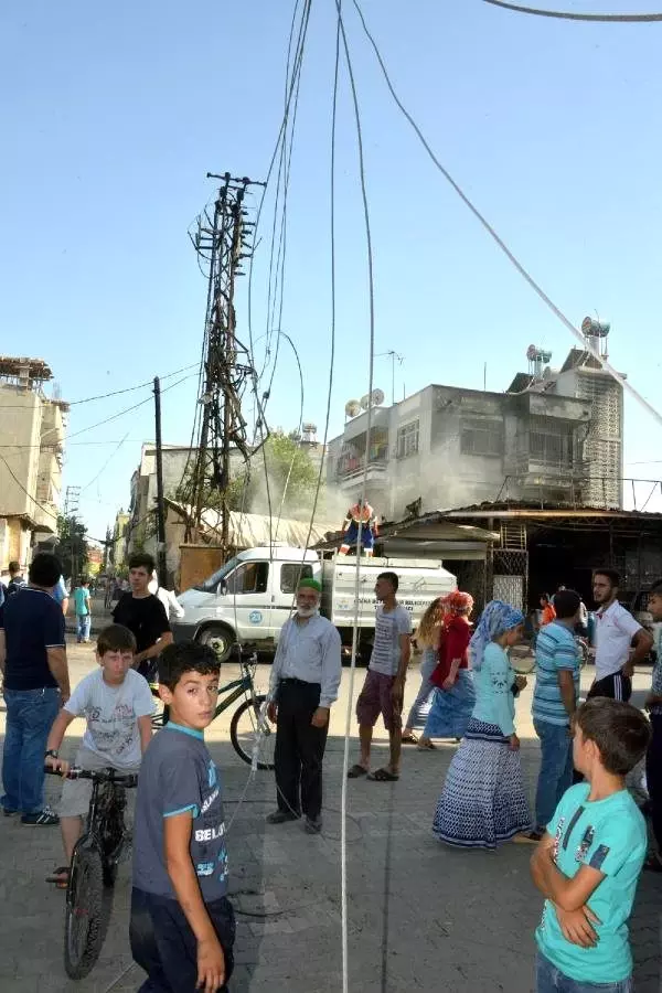 Adana�da Trafo Patladı 1 Ev, 2 İşyeri ile 1 Minibüs Kül Oldu Haberler