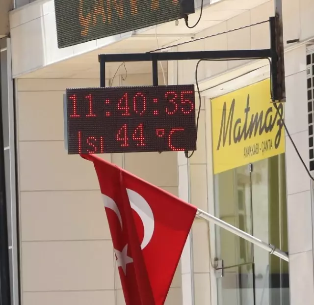 Çınar Altında Fıskiyeli Serinlik Çınar Altında Fıskiyeli Serinlik