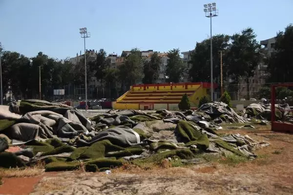 İzmir Tam Bir Stat Mezarlığı
