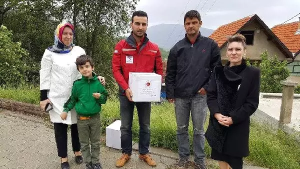 Türk Kızılayı'ndan Balkanlar'da 19 Bin Aileye Yardım Paketi Türk Kızılayı'ndan Balkanlar'da 19 Bin Aileye Yardım Paketi