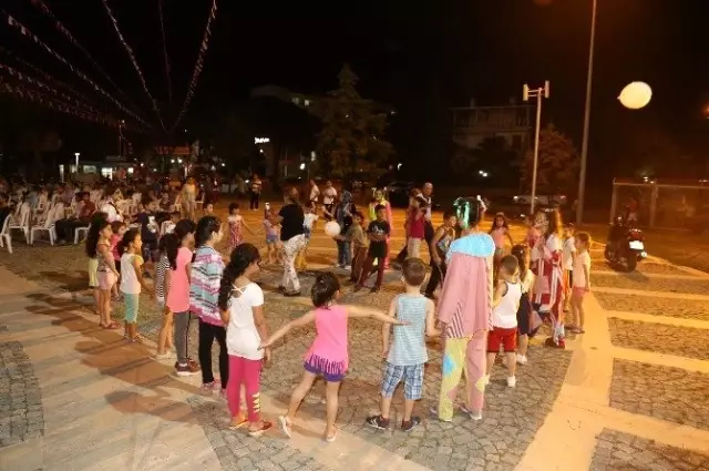 Burhaniye Belediyesi'nden Ramazan Şenlikleri Burhaniye Belediyesi'nden Ramazan Şenlikleri