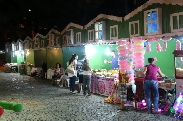 Burhaniye Belediyesi'nden Ramazan Şenlikleri Burhaniye Belediyesi'nden Ramazan Şenlikleri