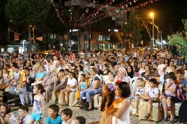 Burhaniye Belediyesi'nden Ramazan Şenlikleri Burhaniye Belediyesi'nden Ramazan Şenlikleri