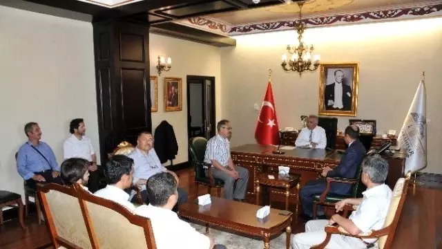 Eğitim Bir-sen Afyonkarahisar Şube'si Vali Aziz Yıldırım'ı Ziyaret Etti