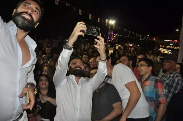 Bedirhan Gökçe İnegöllülerle Buluştu Bedirhan Gökçe İnegöllülerle Buluştu