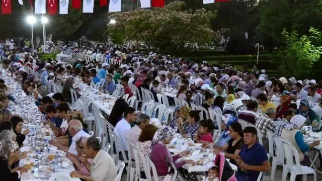 İftar Sofrası Gülnar'da Kuruldu