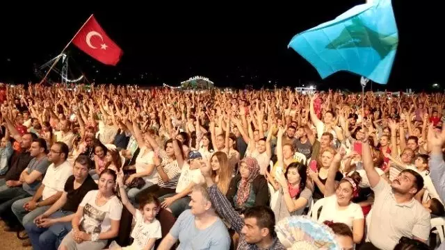 Kubbeli Han'da Yıldızlar Geçidi Kubbeli Han'da Yıldızlar Geçidi