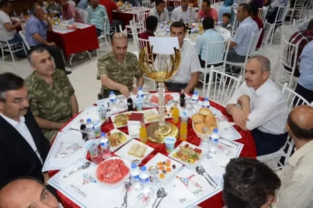 Batman Valiliğinden Şehit Yakınları ile Gazilere İftar