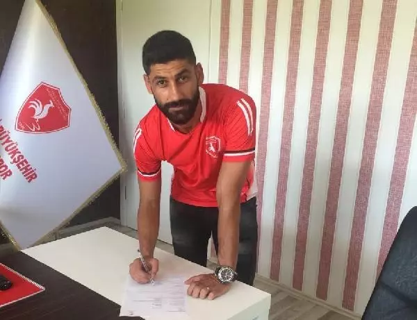 Denizli Büyükşehir Belediyespor'da 2 İmza Denizli Büyükşehir Belediyespor'da 2 İmza