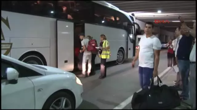 İzmir Uçaklar İzmir'e İndi İzmir Uçaklar İzmir'e İndi