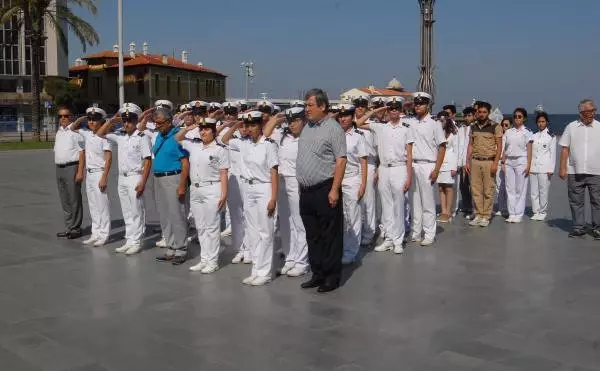 Kabotaj Bayramı'nda Halat Eğlencesi Kabotaj Bayramı'nda Halat Eğlencesi