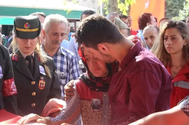 Sakarya Şehidini Uğurladı Sakarya Şehidini Uğurladı