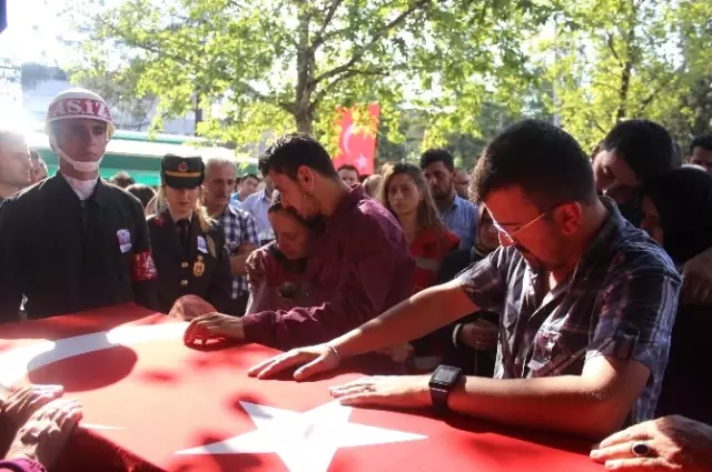 Sakarya Şehidini Uğurladı Sakarya Şehidini Uğurladı