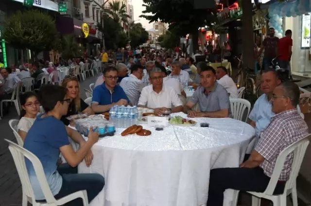 Akhisar Ticaret ve Sanayi Odası'ndan 5 Bin Kişilik Dev İftar