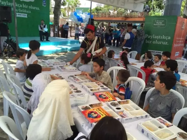 Tekne Orucu' Tutan Çocuklar Son İftarını Eyüp Sultan'ın Gölgesinde Yaptı