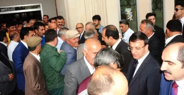Atalay'dan Van Büyükşehir Belediyesi'ne Tepki Atalay'dan Van Büyükşehir Belediyesi'ne Tepki