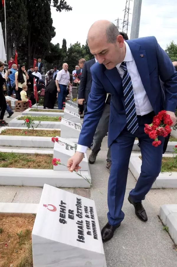 Bakan Soylu, Trabzon'da Şehitliği Ziyaret Etti