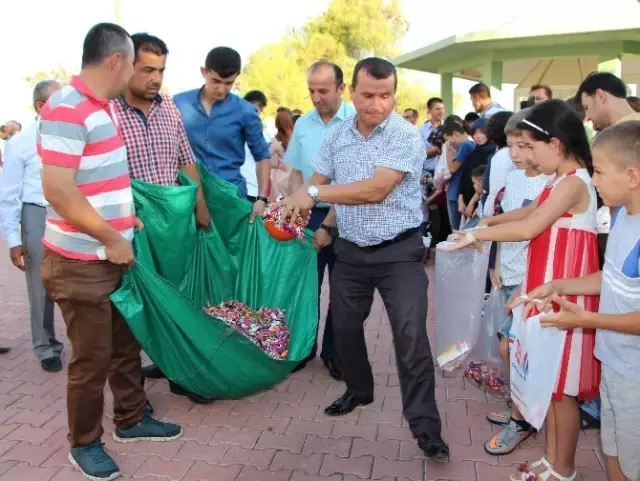 Kumluca'daki Yangın Bölgesinde Buruk Bayramlaşma Kumluca'daki Yangın Bölgesinde Buruk Bayramlaşma