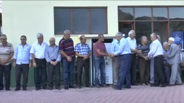 Yangın Bölgesinde Bayramlaşma Yangın Bölgesinde Bayramlaşma