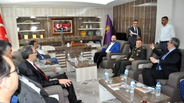 Nevesob'taki Bayramlaşmaya Protokol de Katıldı Nevesob'taki Bayramlaşmaya Protokol de Katıldı