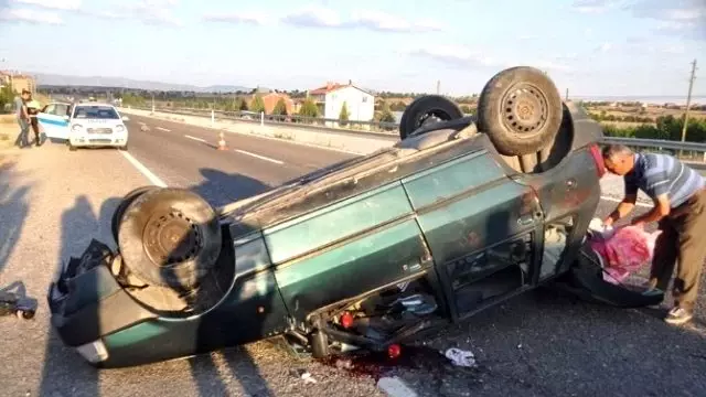 Uşak'ta Trafik Kazası; 1 Ölü, 2 Yaralı - Haber