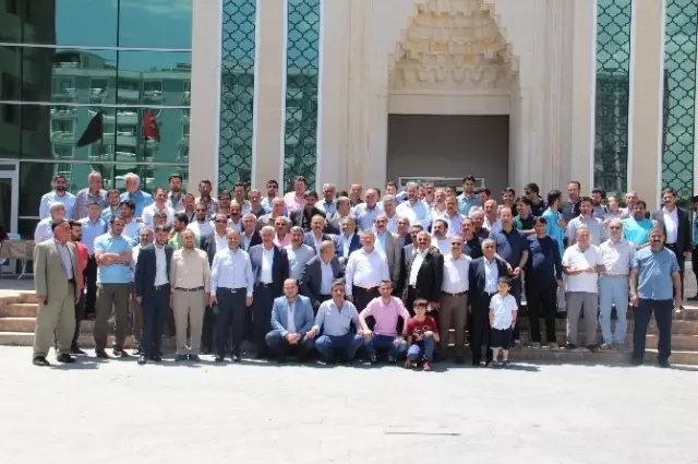 İmam Hatipliler 'Pilav Günü'nde Bir Araya Geldi İmam Hatipliler 'Pilav Günü'nde Bir Araya Geldi