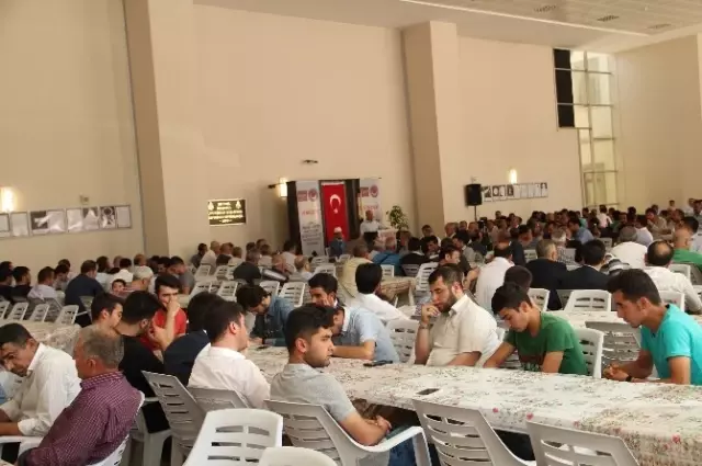 İmam Hatipliler 'Pilav Günü'nde Bir Araya Geldi İmam Hatipliler 'Pilav Günü'nde Bir Araya Geldi