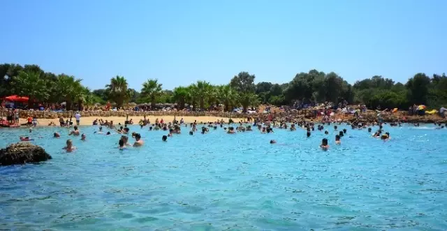 Teknelerle Akın Akın Ada'ya Gittiler