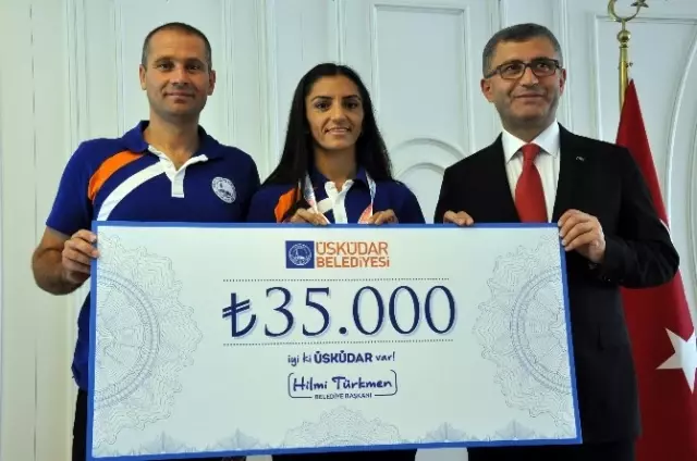 Üsküdar Belediyesi, Avrupa Üçüncüsüne 35 Bin Lira Çek Hediye Etti
