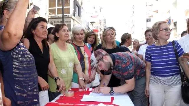 Kadınlardan 'Müftüler Nikah Kıymasın' İmzası Kadınlardan 'Müftüler Nikah Kıymasın' İmzası
