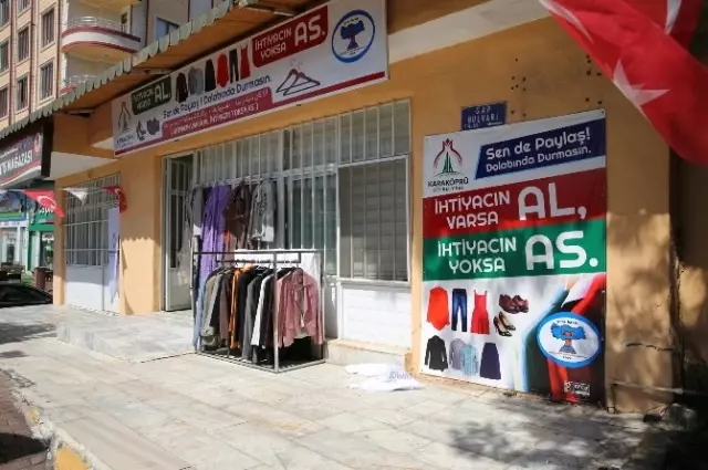 Bu Mağazada Elbiseler Bedava Dağıtılıyor Bu Mağazada Elbiseler Bedava Dağıtılıyor