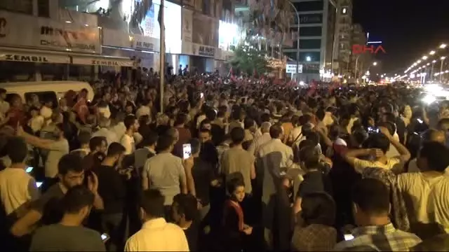 Diyarbakır'da Darbe Girişimi Protesto Edildi Diyarbakır'da Darbe Girişimi Protesto Edildi