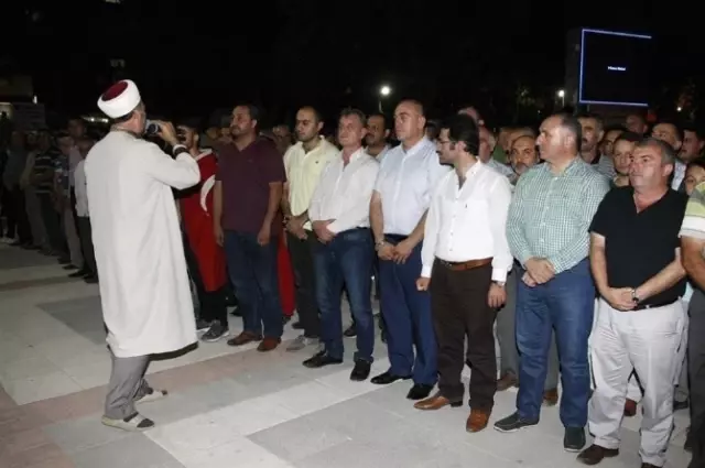 Orhangazililer Darbeye Karşı Tek Ses Orhangazililer Darbeye Karşı Tek Ses
