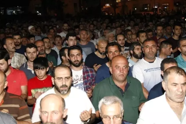 Orhangazililer Darbeye Karşı Tek Ses Orhangazililer Darbeye Karşı Tek Ses