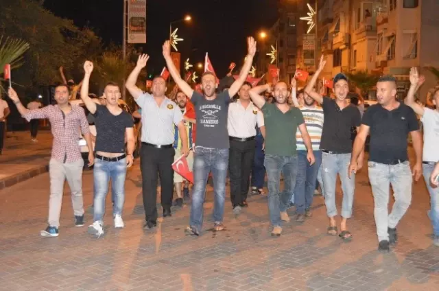 Turgutlulu Vatandaşlar Sokağa Döküldü Turgutlulu Vatandaşlar Sokağa Döküldü