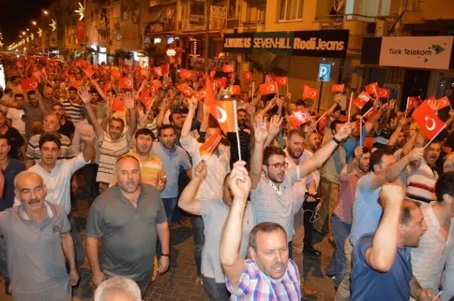 Turgutlulu Vatandaşlar Sokağa Döküldü Turgutlulu Vatandaşlar Sokağa Döküldü